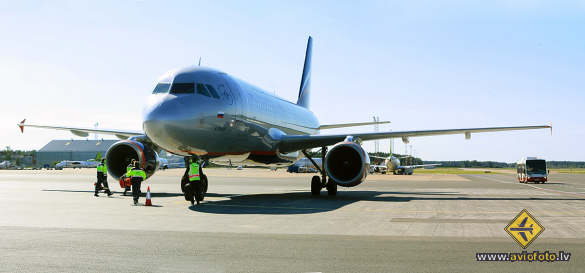 Airbus A320-214